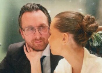 «Он не извращенец»: актер Якушев, которого называют русским Гослингом, сделал предложение 19-летней возлюбленной