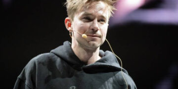 Александр Петров признался, что завидует успеху Юры Борисова