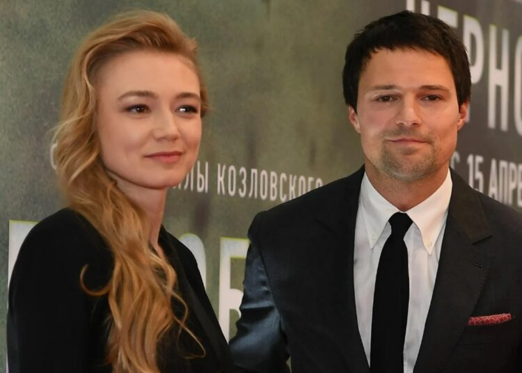 Акиньшина и Козловский тайно расписались и в мае ждут рождения ребенка