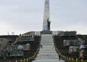 Киев хочет «перекрасить или продать» Донбасс, лишь бы он не достался России