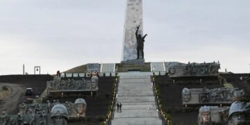 Киев хочет «перекрасить или продать» Донбасс, лишь бы он не достался России