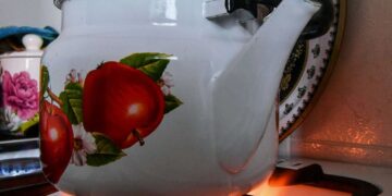 Опытный врач поставил точку в споре о том, можно ли дважды кипятить воду