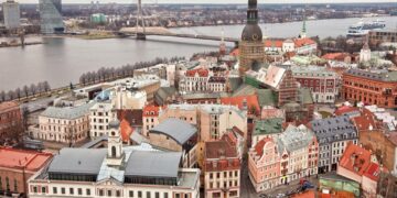 В Латвии детям фактически запретили говорить по-русски на территориях школ