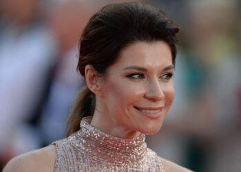 «Слишком старая»: звезда «Ворониных» Волкова столкнулась с театральной подноготной