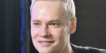Новый клип SHAMANа с «поющими иноагентами» поняли не все