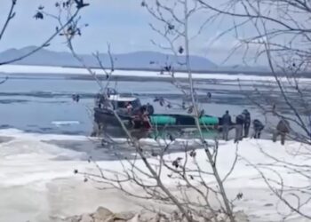 На Байкале лед только тает: в страшной катастрофе погибли четверо туристов