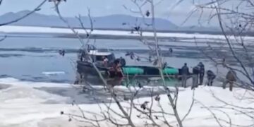 На Байкале лед только тает: в страшной катастрофе погибли четверо туристов