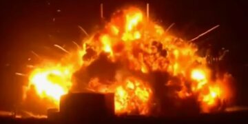 Ракета главы Amazon Джеффа Безоса взорвалась во время испытаний. Видео