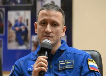Российский космонавт Кудь-Сверчков отчитался перед заботливой мамой, выходя в космос
