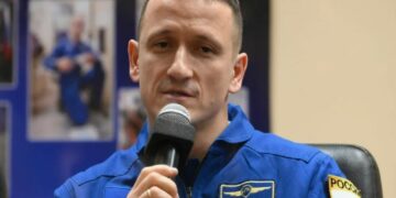 Российский космонавт Кудь-Сверчков отчитался перед заботливой мамой, выходя в космос
