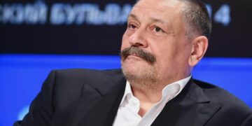 Супруга актера Дмитрия Назарова попросила Госдуму простить мужа