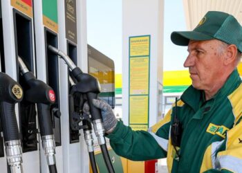 Бензин начали продавать по талонам: обстановка в Крыму