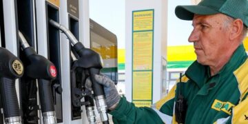 Бензин начали продавать по талонам: обстановка в Крыму