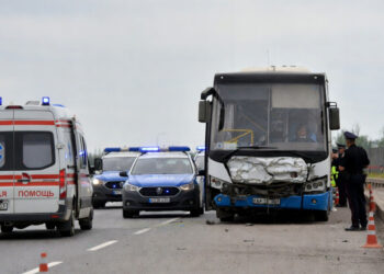В Екатеринбурге автобус выехал на тротуар и снес толпу пешеходов