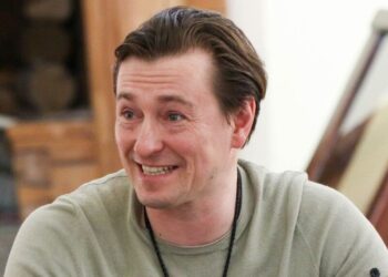 «Пожалуйста, скажите, что это ИИ!»: Безруков напугал своих поклонников