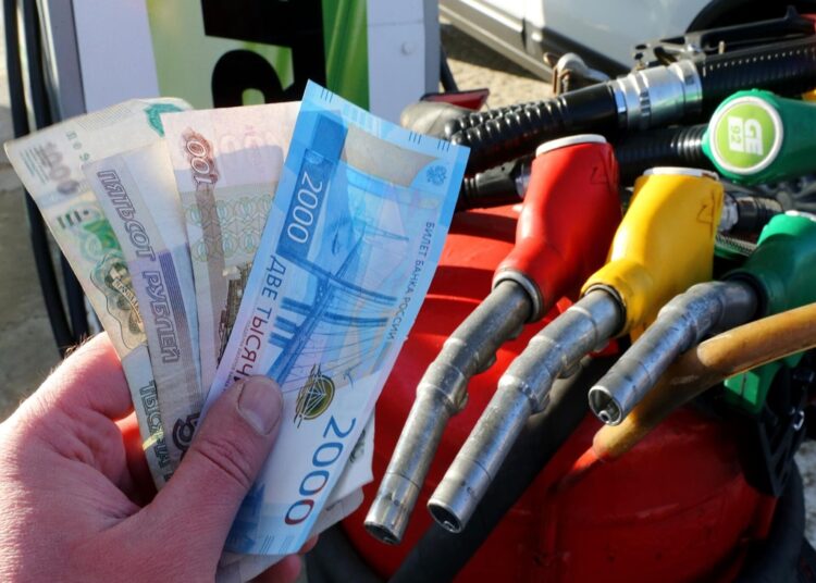 Дело не в остановке НПЗ: эксперты назвали не самую очевидную причину нехватки топлива в России