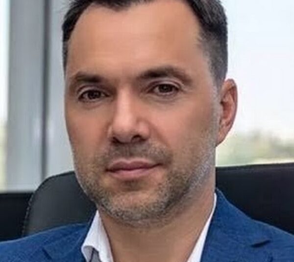 Арестович* заявил о неизбежном разделе Украины