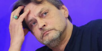 Александр Домогаров опубликовал счастливое фото с женой, которая младше него на 22 года
