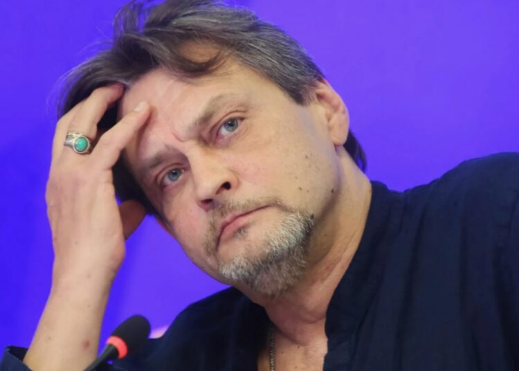 Александр Домогаров опубликовал счастливое фото с женой, которая младше него на 22 года