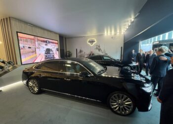 На ПМЭФ показали новую звезду автопрома России за 12 млн рублей