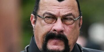 Стивен Сигал сделал огромную скидку, чтобы продать особняк в Подмосковье