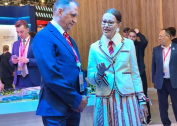 Стилист раскритиковала неуместный лук Ксении Собчак на ПМЭФ