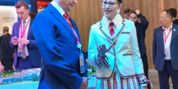 Стилист раскритиковала неуместный лук Ксении Собчак на ПМЭФ
