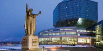 «Все, кто против, — враг»: Минск дал жесткий ответ Киеву