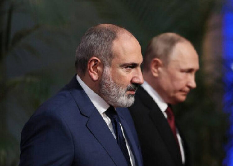 Стали известны подробности телефонного разговора Путина и Пашиняна