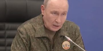 Появление Путина в военной форме вызвало реакцию на Западе
