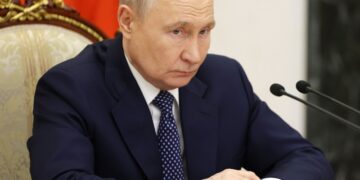 Путин подписал закон об ужесточении правил для трудовых мигрантов