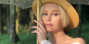 Звезда «Бедной Насти» Елена Корикова впервые появилась на публике и шокировала поклонников новым образом