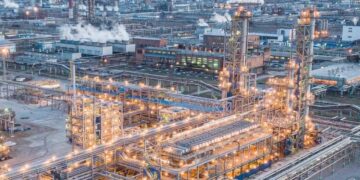 Крупнейший НПЗ в России «Газпром нефтехим Салават» остановил работу