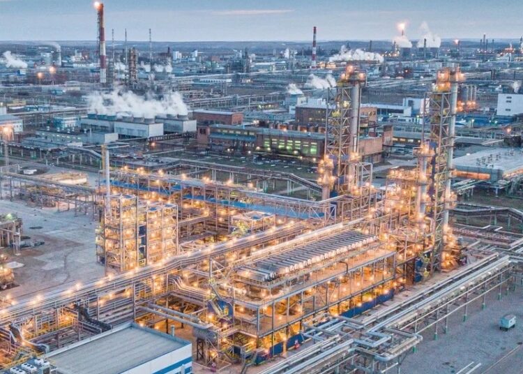 Крупнейший НПЗ в России «Газпром нефтехим Салават» остановил работу