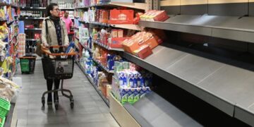 Россиянам стоит ждать пропажи популярных дешевых продуктов с полок магазинов уже в июле