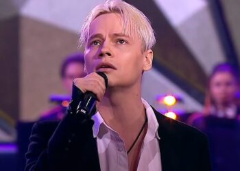 Плевал в фанатов и падал на сцене: SHAMAN оказался центре громкого скандала