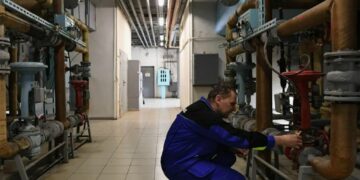 Россиянам напомнили, что управляющая компания должна делать за свой счет