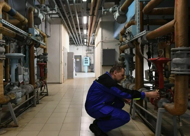 Россиянам напомнили, что управляющая компания должна делать за свой счет