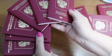 В России загранпаспорта станут выдавать по новым нормам