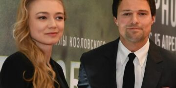 Акиньшина и Козловский впервые показали родившегося в мае сына. Фото