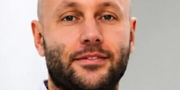 Владелец «Инвитро» сажает 7-летнего сына на цепь: подробности громкого скандала