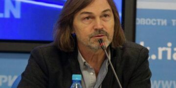 Художник Никас Сафронов рассказал, почему не показывает женщину, с которой встречается 15 лет