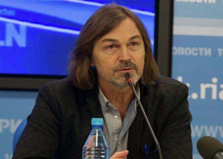 Художник Никас Сафронов рассказал, почему не показывает женщину, с которой встречается 15 лет