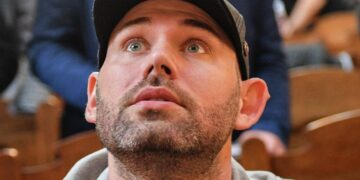 Уехавший из России Семен Слепаков* не смог спрятать две квартиры на родине