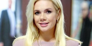 «Муж душил меня. У меня повреждена барабанная перепонка»: телеведущая Первого канала призналась в домашнем насилии