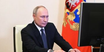 В Кремле отреагировали на слухи о «пиратской» версии Windows на компьютере Путина
