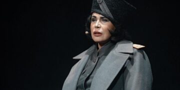 «Пора к земле прислониться»: молодой муж Надежды Бабкиной решил, что вырос из обидного прозвища