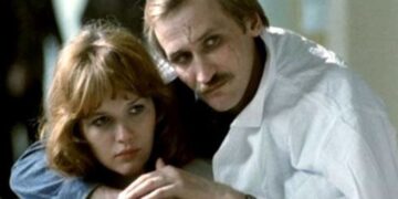 Страдания Леонида Филатова: как снималась скандальная сцена фильма «Экипаж»