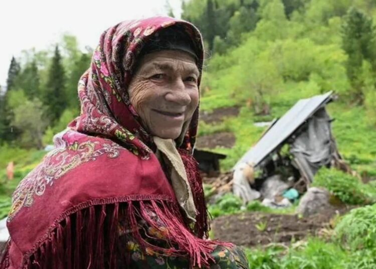 Сибирскую отшельницу Агафью Лыкову чуть не задрал голодный медведь