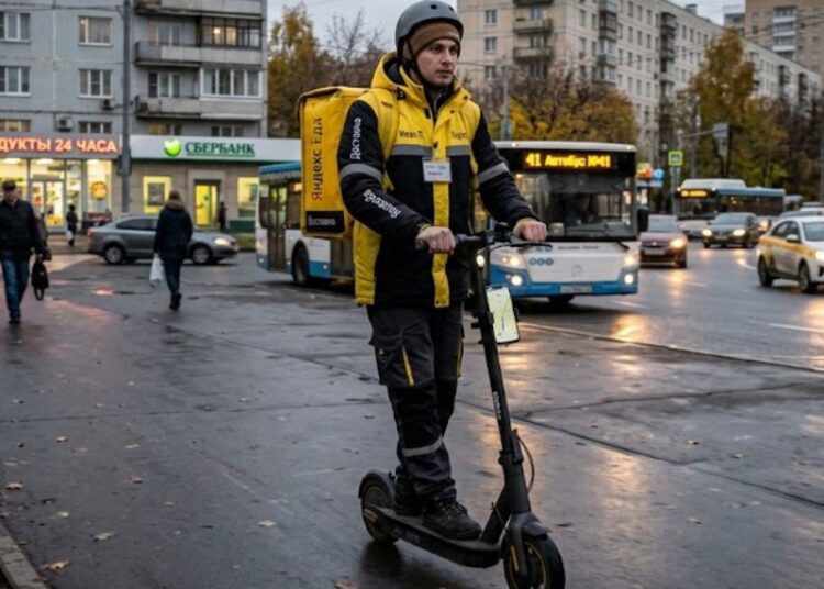 Не сдал тест — остался без смен: Москва ужесточает правила для курьеров с 15 октября